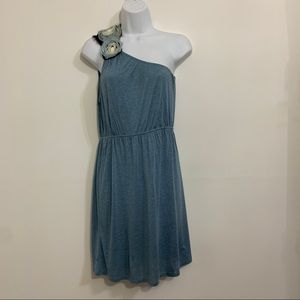 One shoulder dress is like new. Size Large